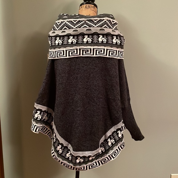 Ecologic Arts shrug, poncho, sweater combo. - Picture 7 of 14